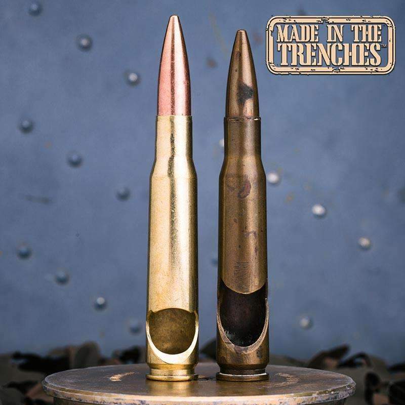 OPener gemaakt van een kogel zoals ze deze maakte in de loopgraven van de eerste wereld oorlog. Soldaten gingen vanuit verveling dit soort knappe knutselwerken maken. Hier ligt het ontstaan van Lucky Shot.