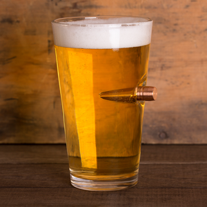 Shots Fired by Lucky Shot USA .50 Cal BMG Bullet Beer Pint - Bierglas (475ml)