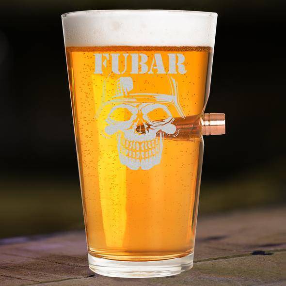 Shots Fired by Lucky Shot USA .50 Cal BMG Bullet Beer Pint - FUBAR gravure - Bierglas (475ml)