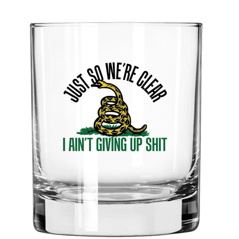 Shots Fired by Lucky Shot USA Americana Collection – Whiskyglas – "JUST SO WE'RE CLEAR, I AIN'T GIVING UP SHIT" (325ml)