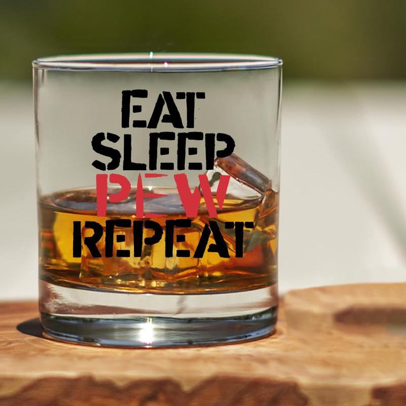 Shots Fired by Lucky Shot USA Americana Collection – Whiskyglas – "EAT SLEEP PEW REPEAT" (325ml)