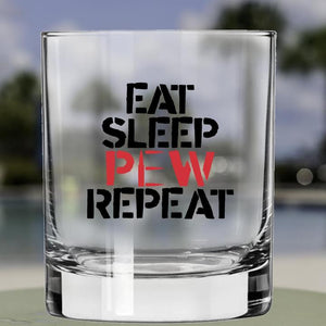 Shots Fired by Lucky Shot USA Americana Collection – Whiskyglas – "EAT SLEEP PEW REPEAT" (325ml)