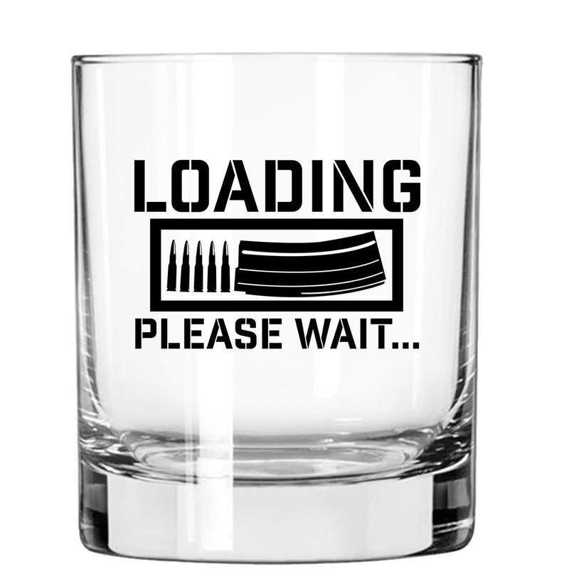 Shots Fired by Lucky Shot USA Americana Collection – Whiskyglas – "LOADING PLEASE WAIT" (325ml)
