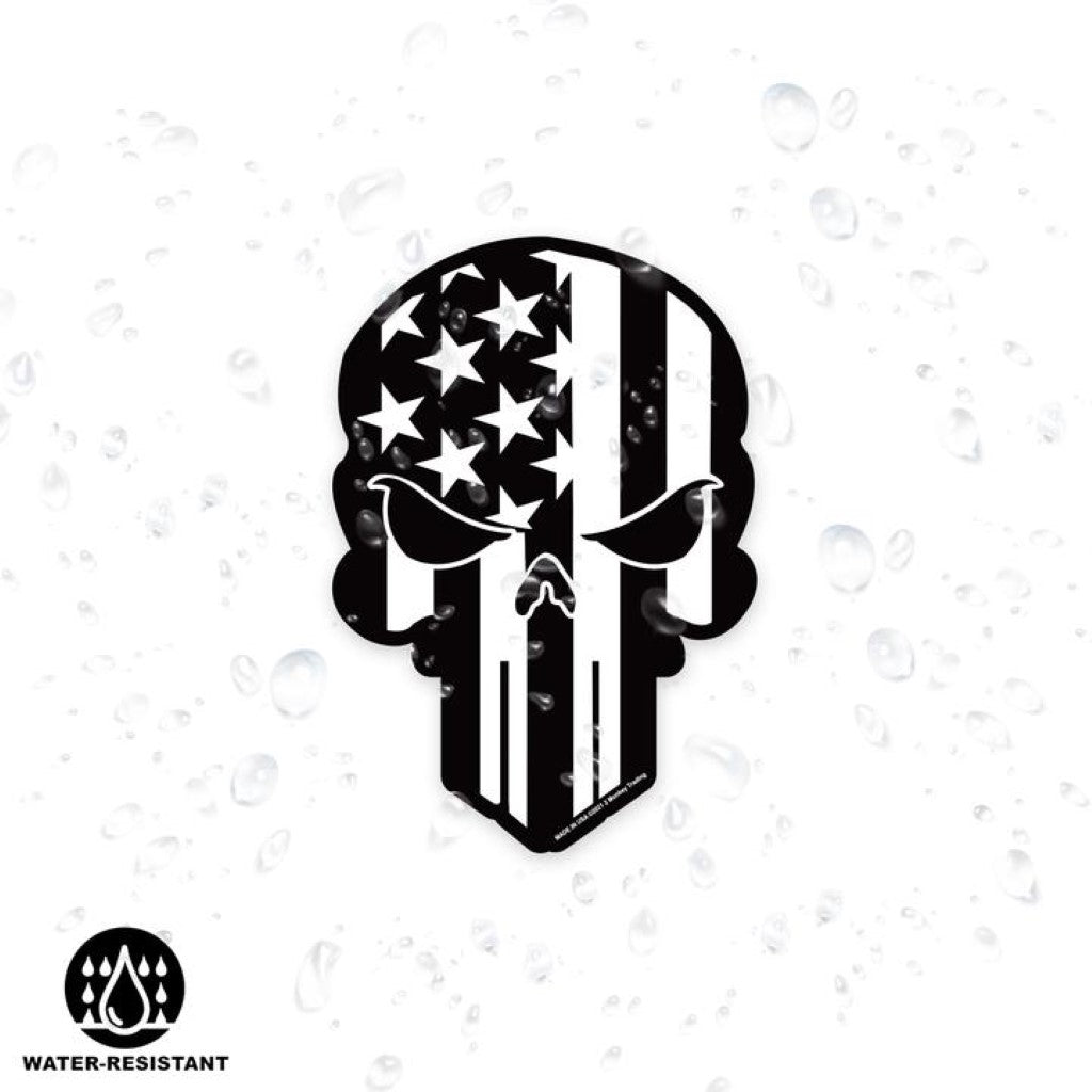 Shots Fired by Lucky Shot USA Magneetsticker Punisher logo met Amerikaanse vlag 10x15cm (Zwart-Wit) 