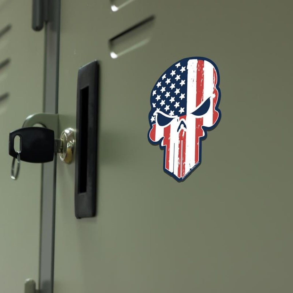 Shots Fired by Lucky Shot USA Magneetsticker Punisher logo met Amerikaanse vlag 10x15cm (Blauw-Rood-Wit)